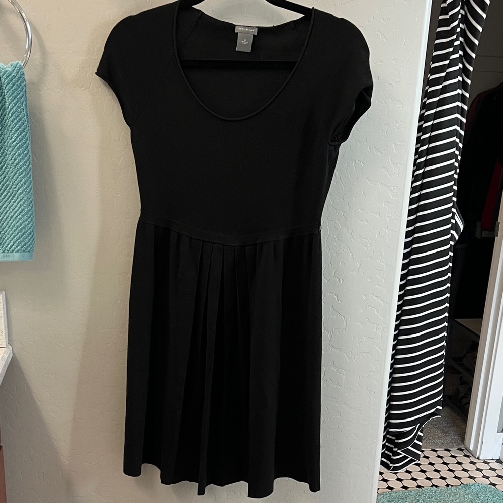 Ann Taylor M knit black dress pleated